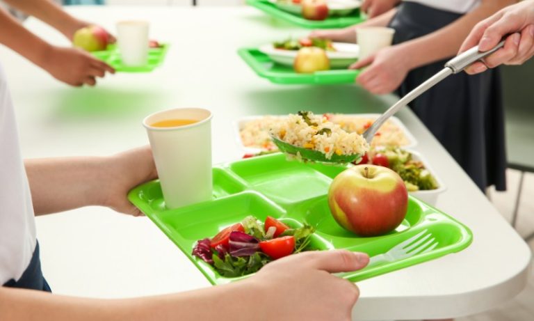Almoço nas férias para estudantes de Linhares