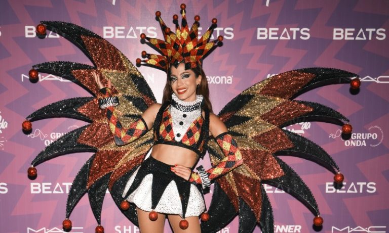 Anitta afirma que vive romance em segredo