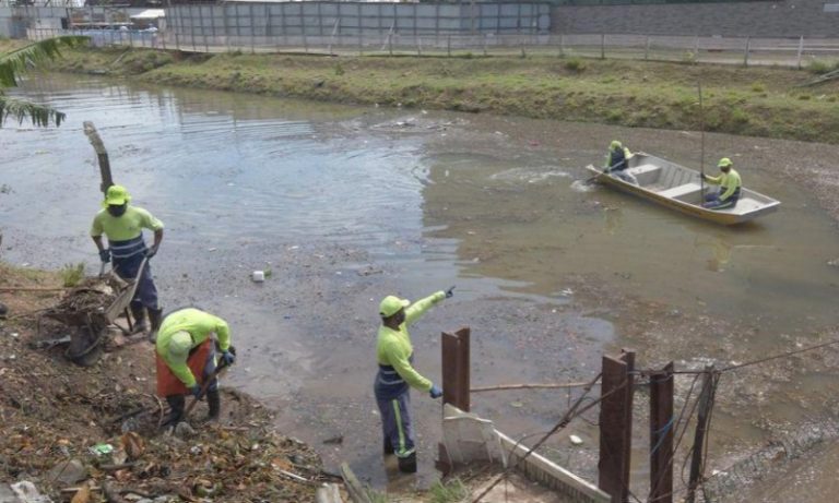 Após alagamentos, Vila Velha retira 14 toneladas de lixo de canais