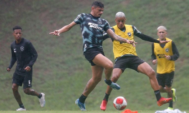 Botafogo enfrenta o Sampaio Corrêa em busca da reabilitação no Carioca