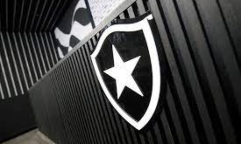 Botafogo rompe negociações pelo lateral Manafá, que já havia sido anunciado