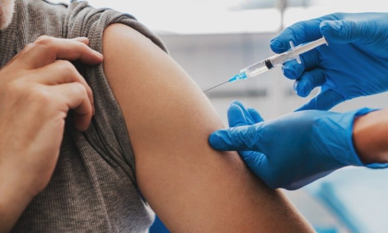 Brasil tem doses para vacinar apenas 1,1% da população contra a dengue