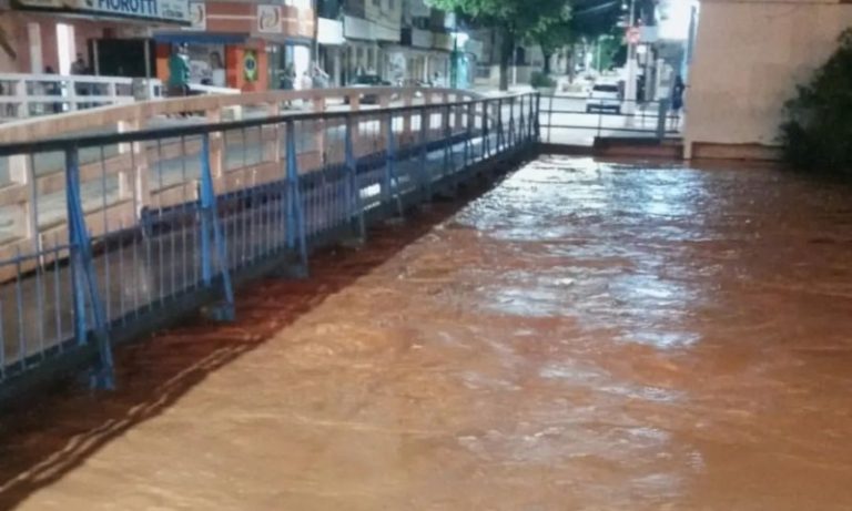 Chuva eleva nível de rios e preocupa cidades no ES
