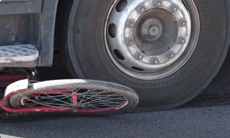 Ciclista morre atropelado na rodovia Darly Santos após se desequilibrar e cair