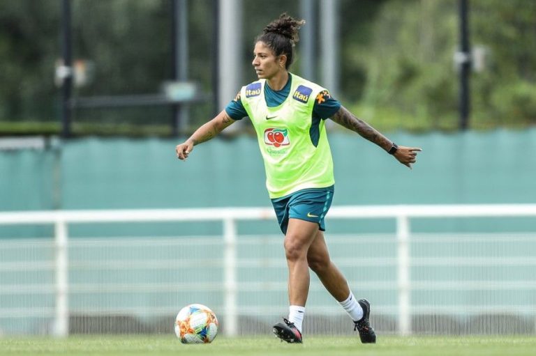 Cristiane se despede do Santos e deve reforçar o Flamengo