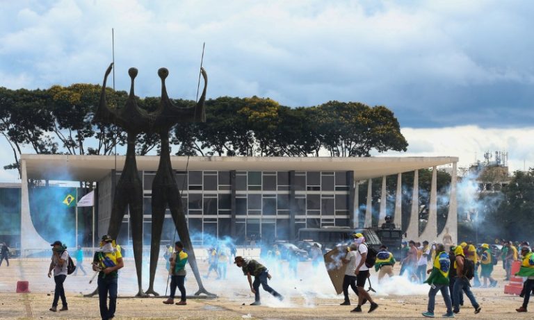 “Democracia Inabalada”: Vitória terá ato sobre o 8 de Janeiro