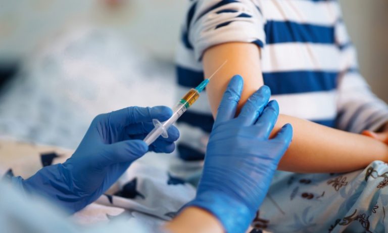 Dengue: crianças de 10 a 14 anos de 521 cidades vão ser vacinadas