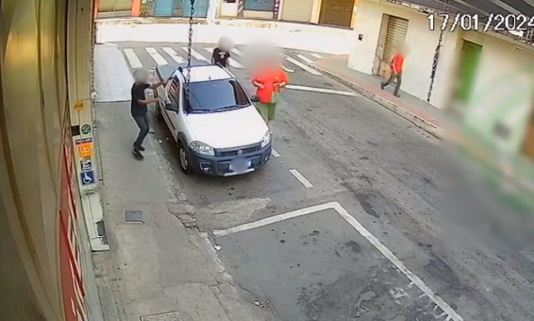 Empresário tem carro roubado e suspeitos pedem dinheiro em troca do veículo