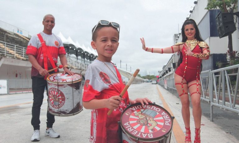Encontro de gerações na folia
