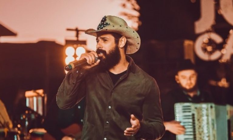 ‘Estou em pedaços’, diz viúva de João Carreiro ao comentar luto