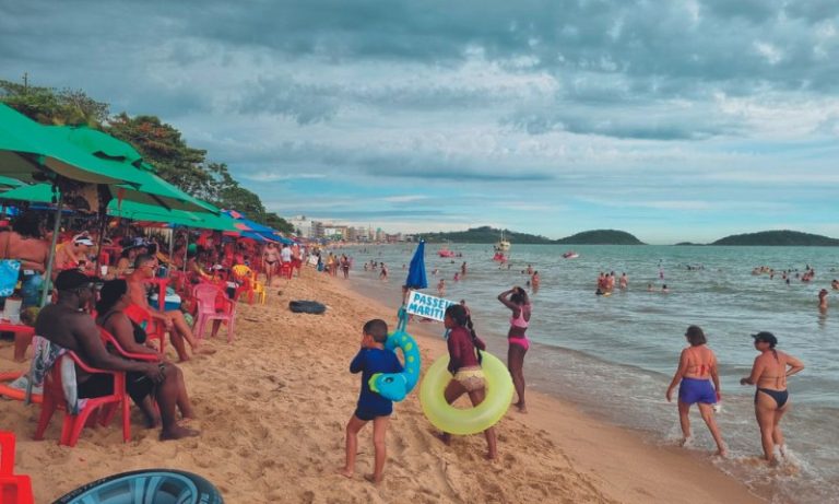 Faixa de areia da praia de Piúma vai ficar maior