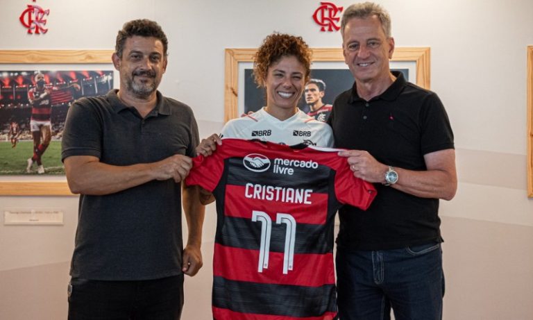 Flamengo brinca com Gabigol e anuncia a contratação da atacante Cristiane