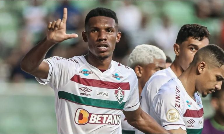 Fluminense anuncia a contratação em definitivo e atacante Lelê assina até 2028
