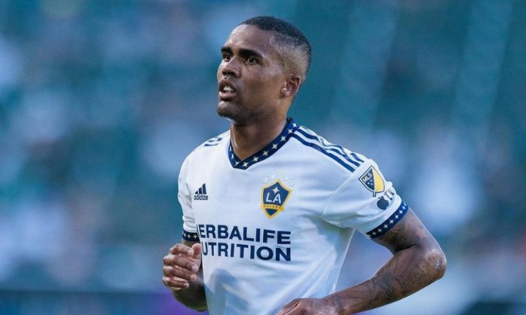 Fluminense encaminha contratação de Douglas Costa, ex-Grêmio