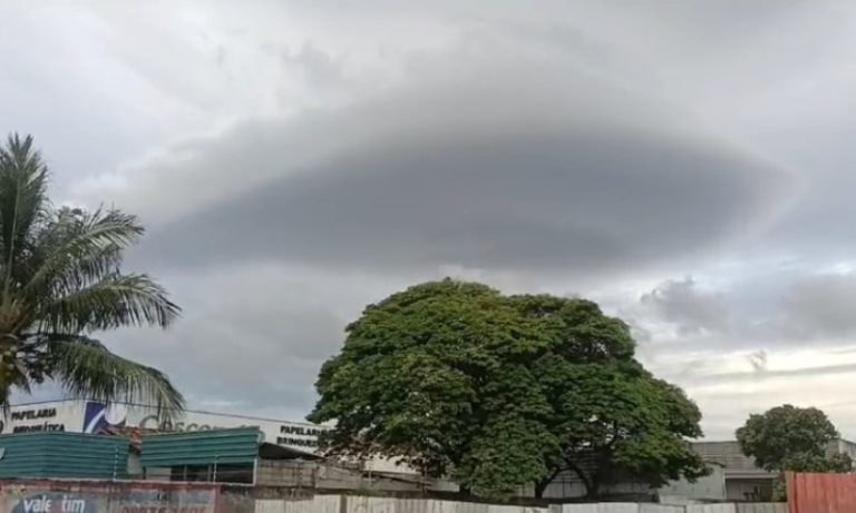 Formato de nuvem chama a atenção na Serra