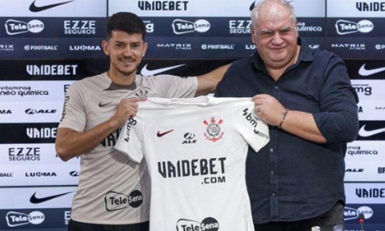 Hugo se diz honrado por ocupar lugar que já foi de lendas do Corinthians