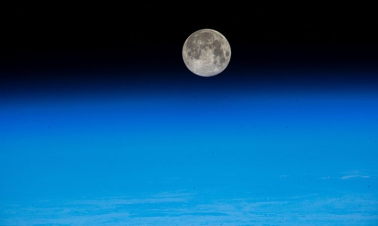 Humanos e robôs têm viagem marcada para a Lua em 2024