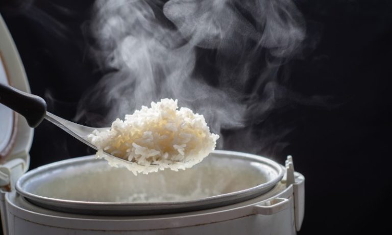 Inflação do arroz acelera, e preço médio de 5 kg supera R$ 25