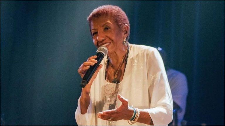 Leci Brandão recebe alta após ser internada para tratar problema vascular