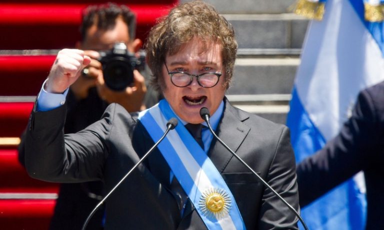 Milei demite ministro e elimina sua pasta em menos de 2 meses de governo