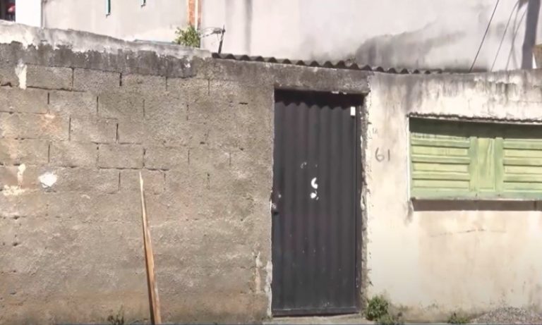 Mulher é agredida com tesouradas na frente da filha em Guarapari