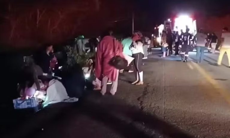 Ônibus tomba e deixa 26 feridos no segundo acidente grave em dois dias na Bahia