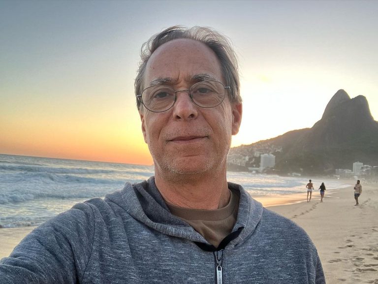Pedro Cardoso critica Beyoncé e se irrita com réplica de seguidor: ‘Não sou branco’