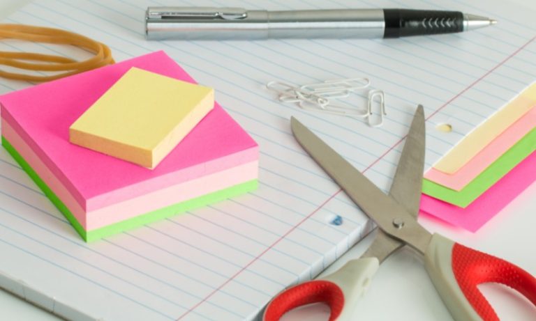 Procon faz alerta sobre irregularidades em lista de materiais escolares