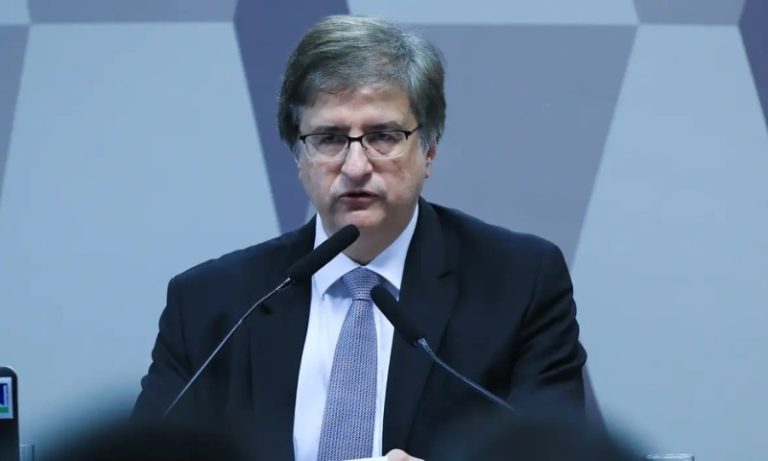Procurador-geral vai ao STF contra apreensão de adolescentes sem flagrante no RJ