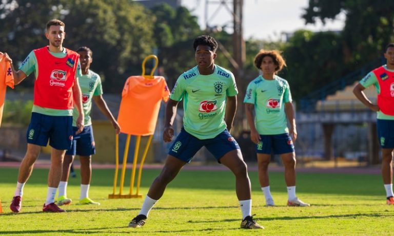 Seleção inicia caminhada por uma vaga em Paris
