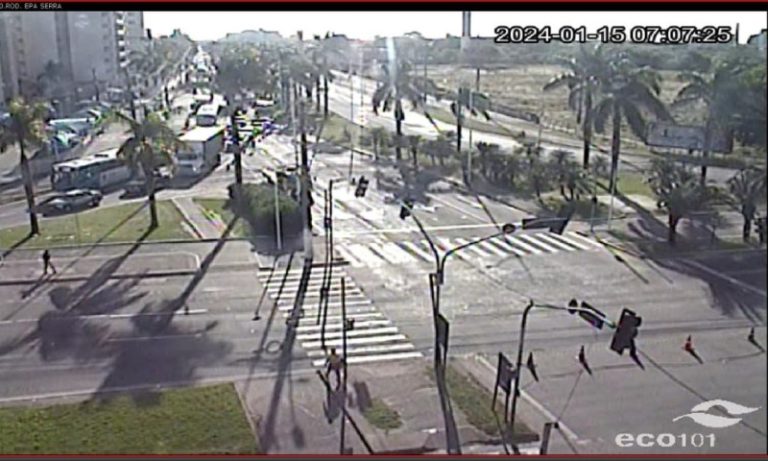 Semáforo com defeito provoca interdição no trânsito na Serra