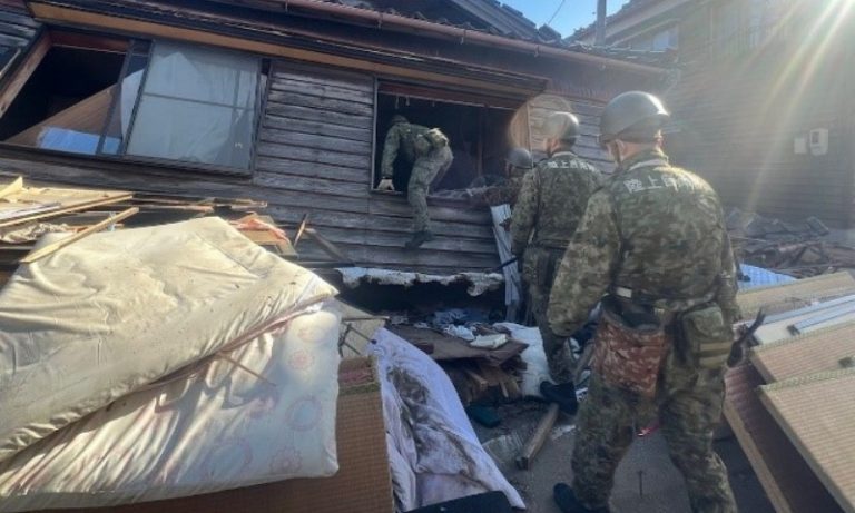 Sobe para 8 o número de mortos em terremoto no Japão