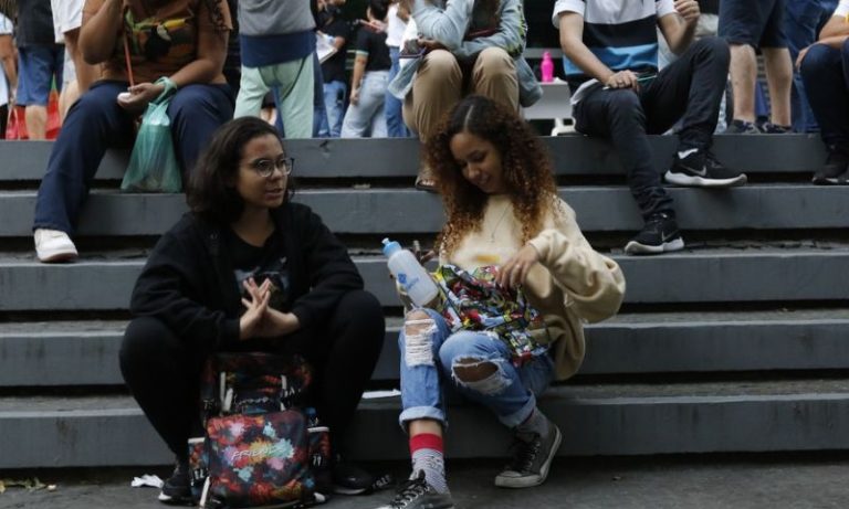 Tire suas dúvidas sobre a bolsa do ensino médio aprovada nesta sexta
