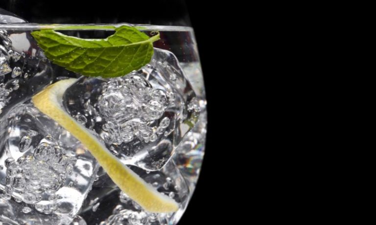 Três drinques de lata para saborear no Carnaval 2024