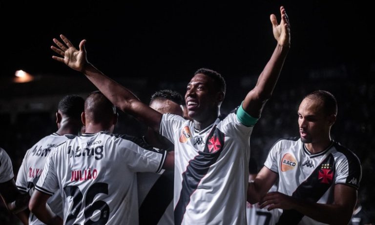 Vasco vence Madureira e assume liderança do Cariocão