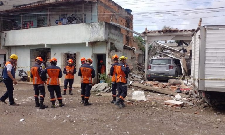 Vizinha detalha resgate de criança de 2 anos após explosão de casa em Vila Velha