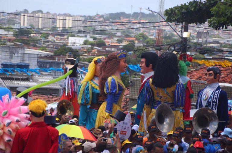 35º Encontro dos Bonecos Gigantes homenageia 50 anos do Menino da Tarde