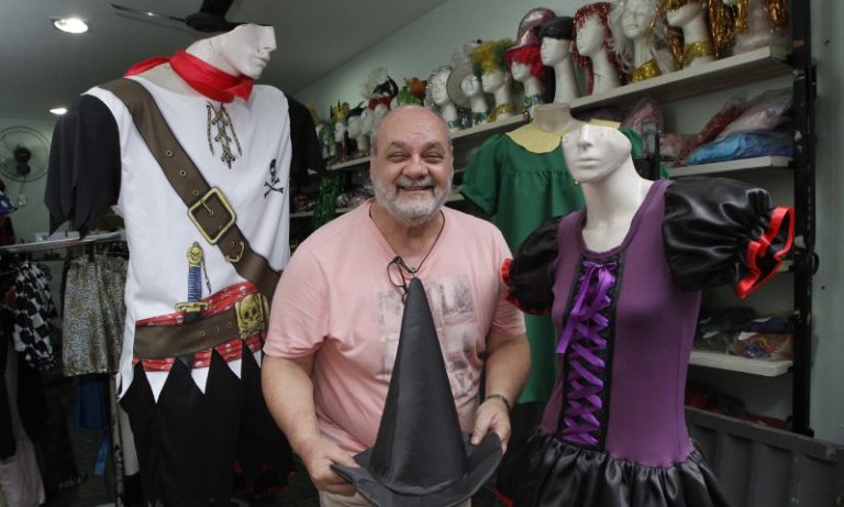 Acessórios de Carnaval a partir de R$ 10 no Centro de Vitória