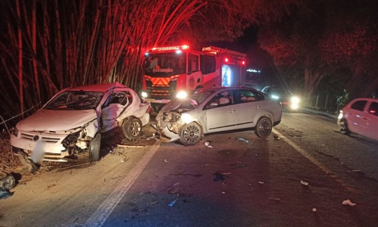 Acidente entre dois carros deixa um morto e seis feridos em rodovia no ES