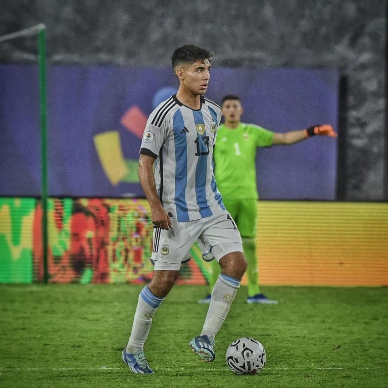 Após brilhar no Pré-Olímpico, argentino Sforza chega ao Rio para reforçar o Vasco