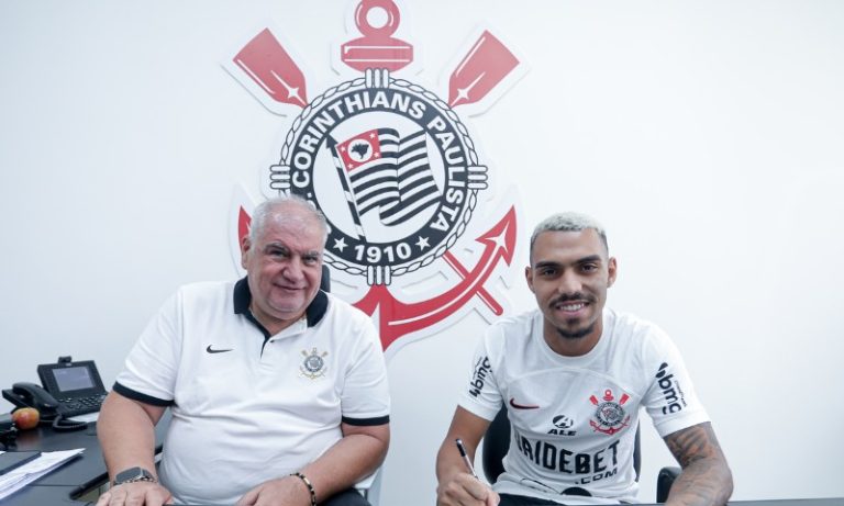 Após idas e vindas, Corinthians anuncia a contratação do lateral Matheuzinho