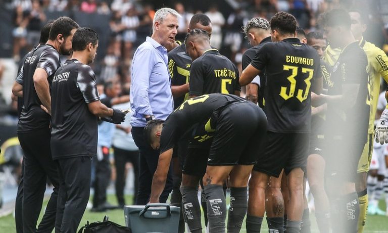 Após perda de título, Tiago Nunes revela que há “jogadores pedindo para não jogar”
