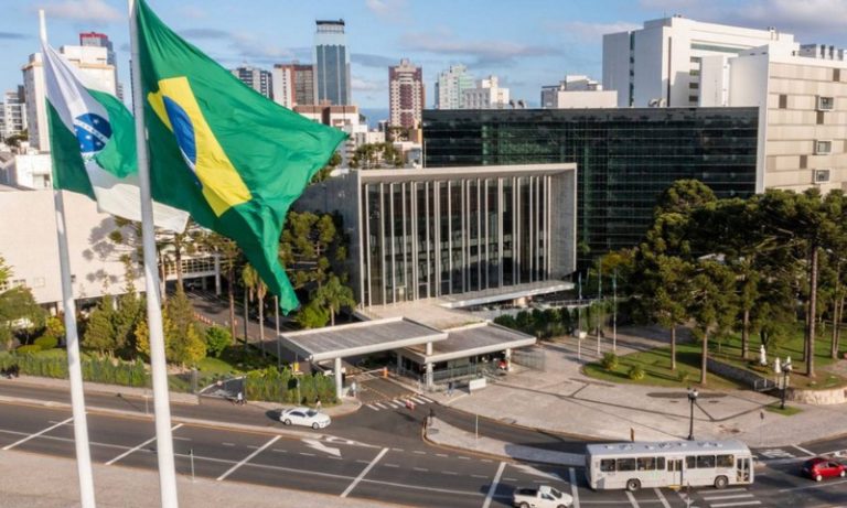 Assembleias, câmaras e prefeituras abrem 47 mil vagas de emprego