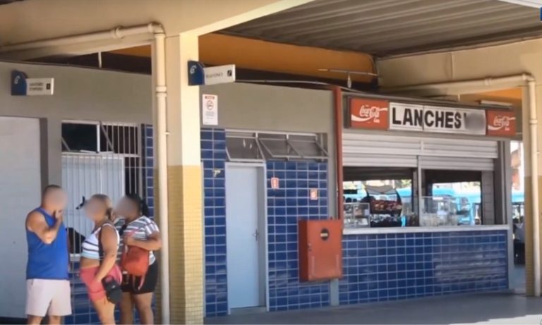 Atendente de lanchonete é assaltada com faca em terminal de ônibus no ES