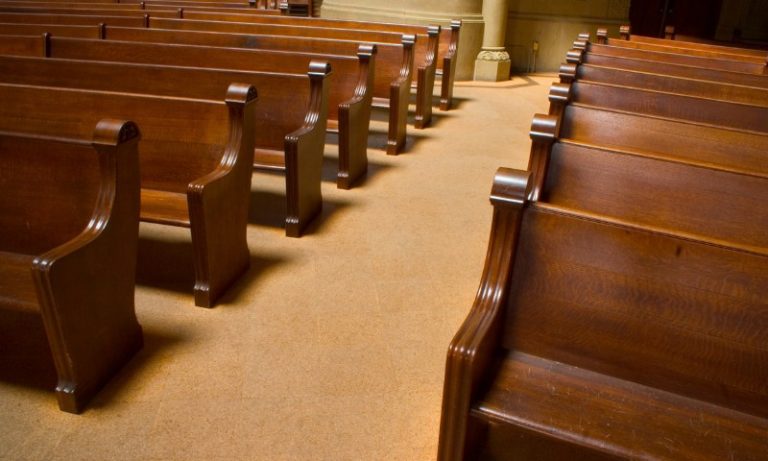 Brasil tem mais espaços religiosos do que a soma de locais de ensino e saúde