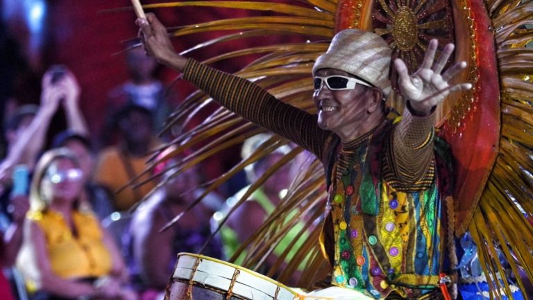 Brinque o Carnaval gastando menos. Veja dicas de um economista