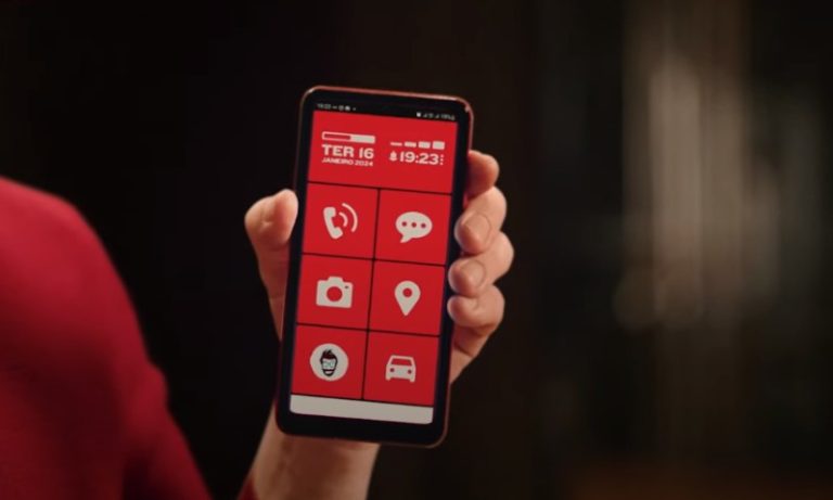 Cervejaria distribui celulares de graça para foliões