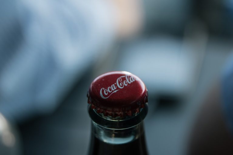 Coca-Cola lança bebida que será comercializada exclusivamente no TikTok; conheça