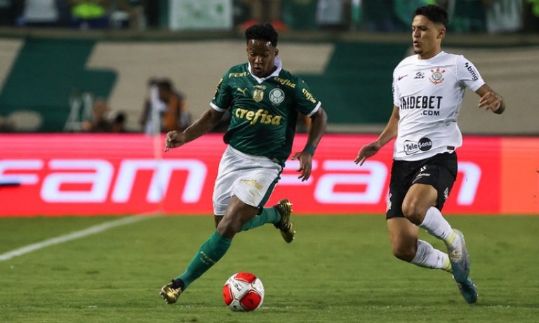 Com 2 jogadores a menos, Corinthians busca empate contra o Palmeiras