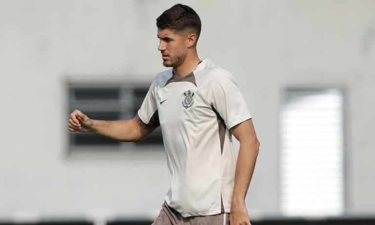 Corinthians vai sem treinador à Vila Belmiro desafiar Santos líder e revigorado